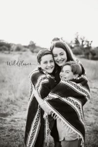 Wildflower Studio Photography, www.wildflowerstudiophoto.com/blog, Photo Shoot, Northern California, Southern California, Outdoor session, black and white, hugs, love, family, family photographer, blanket, wrapped up, sibilings