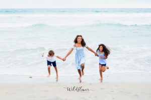 Wildflower Studio Photography, www.wildflowerstudiophoto.com/blog, Photo Shoot, Northern California, Southern California, beach, blue, family, ocean, siblings, splash, sand